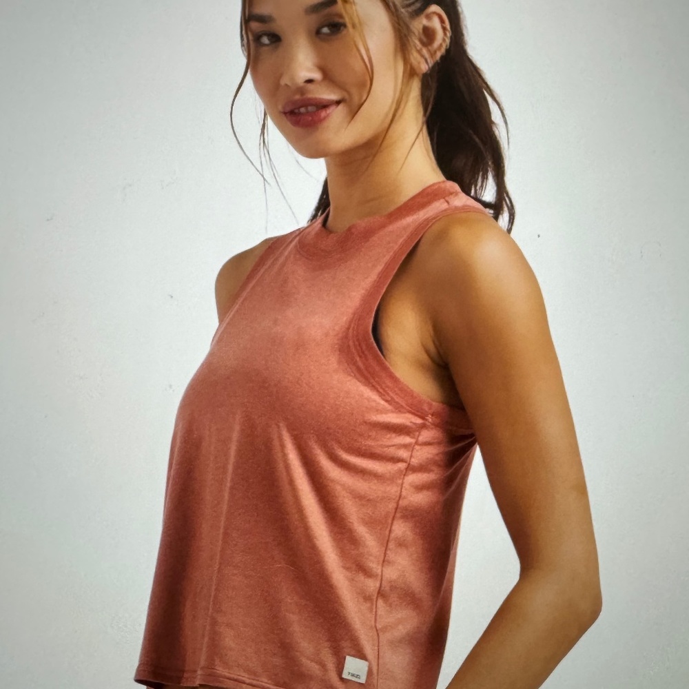 Vuori Energy Crop Tank Top in Cinnamon Heather Size M